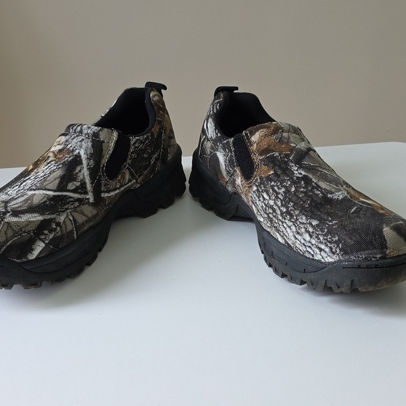 RedHead Camo Mens Slip On Shoes.  Size 9 1/2 W